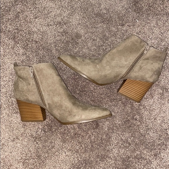 Qupid Shoes - Qupid Taupe Suede booties size 8.5 like new